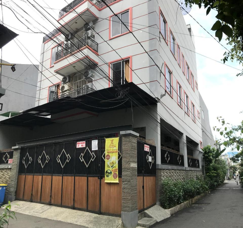 37 Guesthouse Jakarta Bagian luar foto