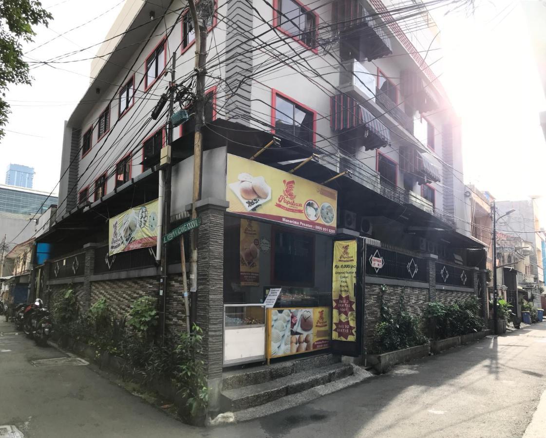 37 Guesthouse Jakarta Bagian luar foto